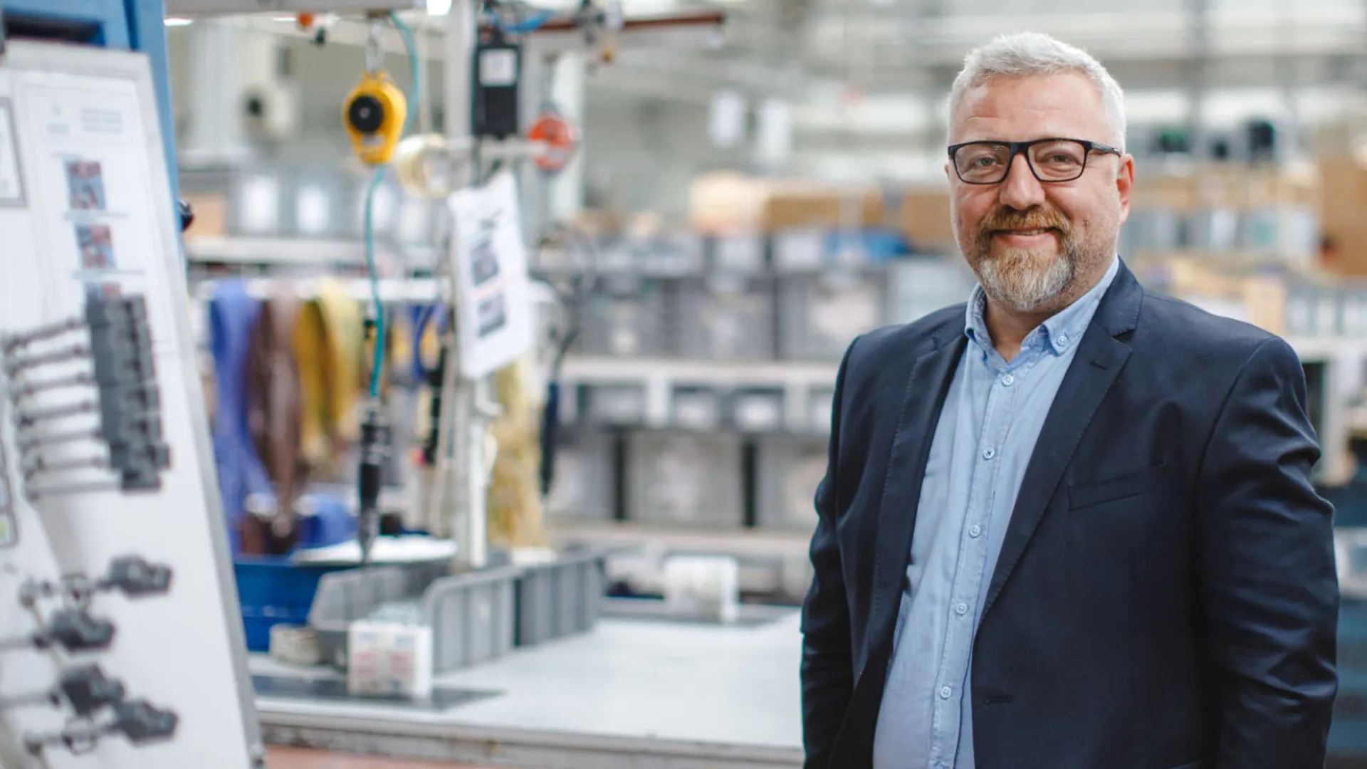 Modern cloud-managed workspace with thin-client device